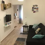 Studio Stipe- With Free Parking, Self Check-In 0-24